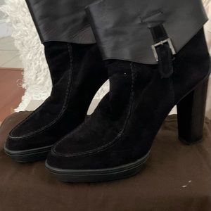 Gorgeous Tod’s leather and suede boots!